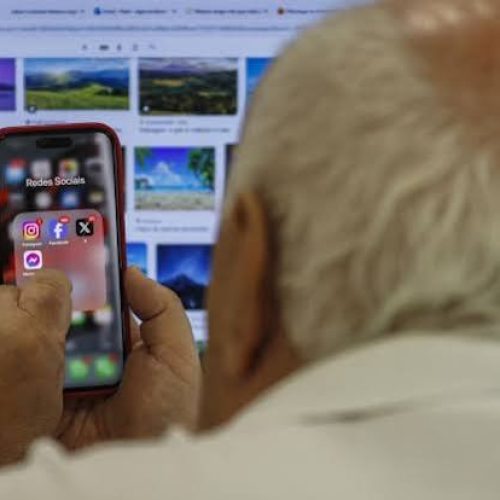 Meios digitais superam TV e rádio como principal fonte de notícias no Brasil
