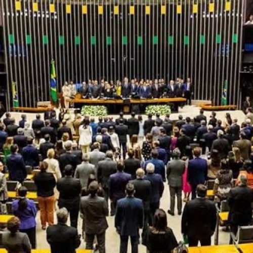 Senado aprova PEC que prevê fim da escala 6×1, mas mudança ainda não está em vigor, Entenda: