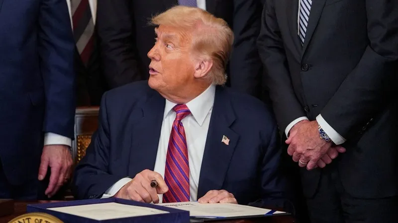 Democratas acusam Trump de abuso de poder por tarifas contra o Brasil e alertam para risco de guerra comercial