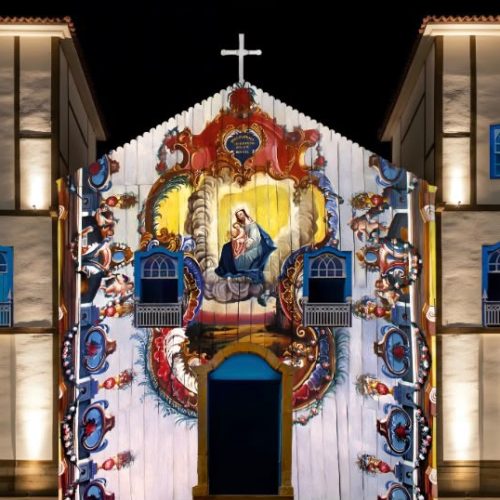 Pirenópolis vira um espetáculo de luzes e transforma Igreja Matriz em uma “tela gigante”