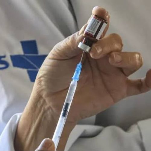 SUS começa a oferecer nova vacina contra pneumonia para idosos com 85 anos ou mais