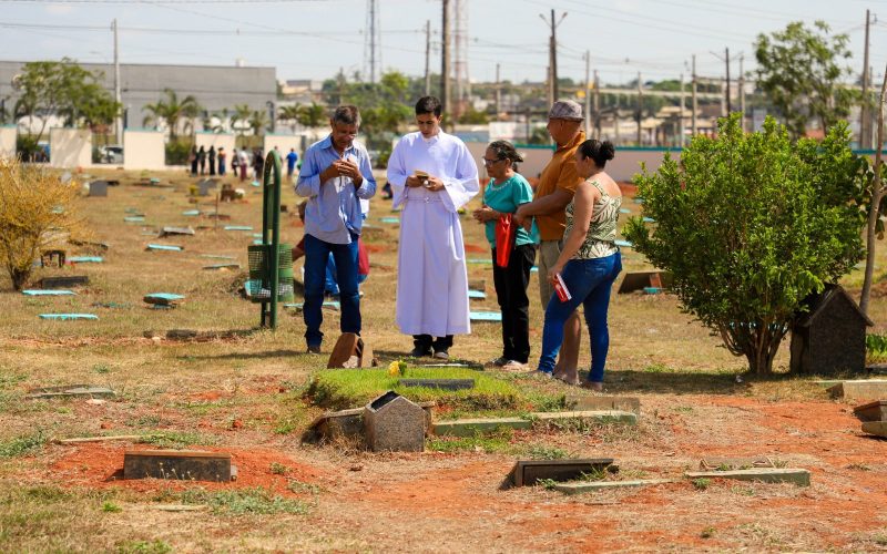 Dia de Finados terá missas no Cemitério Municipal e na Igreja Matriz de Senador Canedo
